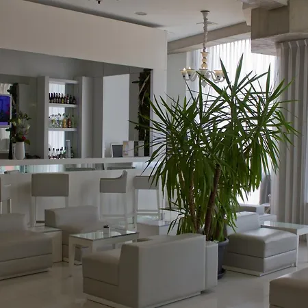 Szálloda Kyriad Prestige Perpignan Centre Gare 4*