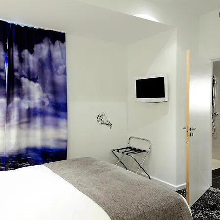 Hotel Kyriad Prestige Centre Gare 4*