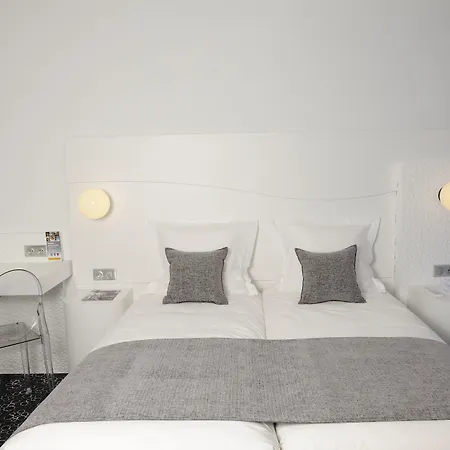Отель Kyriad Prestige Centre Gare Перпиньан