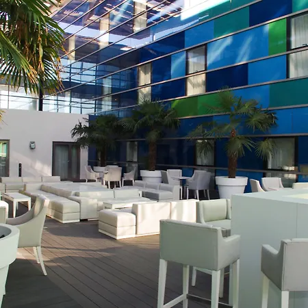 Отель Kyriad Prestige Centre Gare