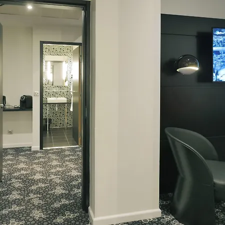 Hotel Kyriad Prestige Centre Gare 4*