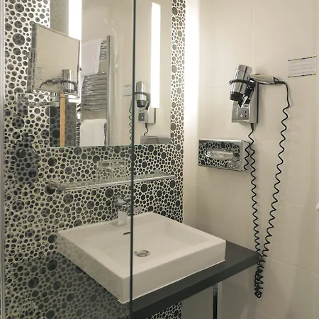 Hotel Kyriad Prestige Centre Gare 4*