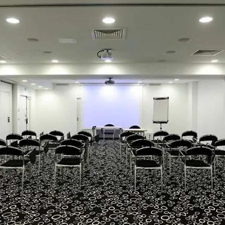 Hotel Kyriad Prestige Centre Gare 4*